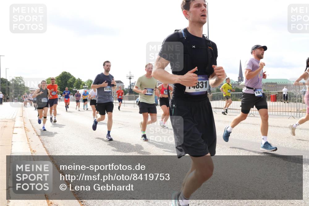 29.06.2025 - hella hamburg halbmarathon Lena Gebhardt http://msf.ph/oto/8419753 29.06.2025 10:18:15 Lombardsbrücke 12939, 15183, 1249, 5182, 98, 831, 161, 1159, 1160, 1234, 1268, 1325, 1554, 1622, 1641, 1820, 1982, 2087, 2147, 2335, 2634, 2931, 3125, 3138, 3321, 3482, 3977, 4123, 4383, 4710, 4738, 4804, 5004, 5290, 5611, 5733, 5909, 6270, 6332, 6533, 7094, 7160, 7641, 7649, 7838, 7882, 7883, 8067, 8128, 8248, 8341, 8607, 8799, 9222, 9539, 9586, 9658, 9717, 9734, 9748, 9798, 9834, 9844, 9964, 10174, 10332, 10509, 10659, 10687, 10908, 12498, 13341 meine-sportfotos.de