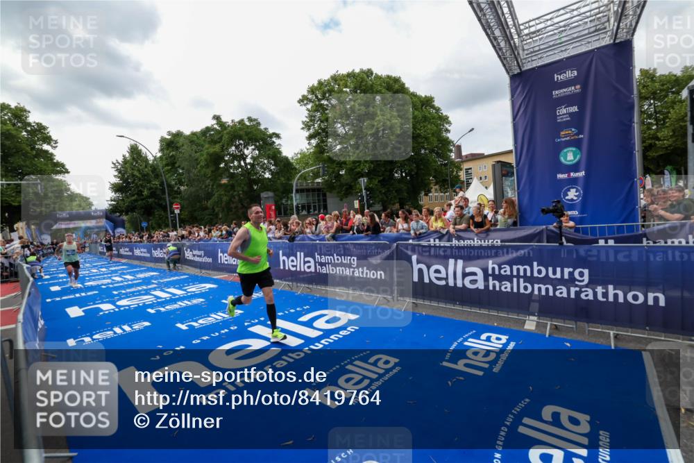 29.06.2025 - hella hamburg halbmarathon Zöllner http://msf.ph/oto/8419764 29.06.2025 10:30:43 Ziel 2851, 3845, 7481, 8318, 11413, 17322, 18235 meine-sportfotos.de