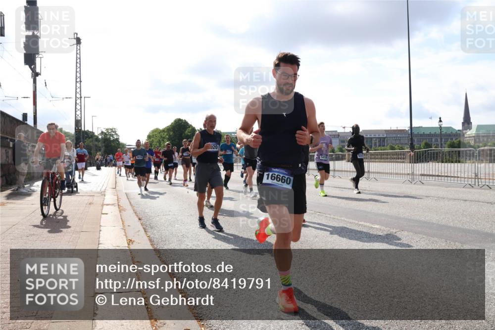 29.06.2025 - hella hamburg halbmarathon Lena Gebhardt http://msf.ph/oto/8419791 29.06.2025 09:51:30 Lombardsbrücke 4634, 320, 3871, 16660, 5410, 1136, 1256, 1520, 1570, 1903, 1912, 1920, 1941, 1962, 2579, 2653, 2880, 2972, 3523, 3700, 4297, 4634, 4759, 4843, 4854, 4865, 4888, 4889, 4991, 4999, 5275, 5375, 5387, 5410, 6490, 6593, 6721, 6901, 7092, 7105, 7116, 7284, 7363, 7378, 7693, 7962, 8122, 8319, 8346, 8871, 8966, 9114, 9262, 9313, 9364, 9371, 9755, 9833, 9885, 10193, 10375, 10415, 10469, 10480, 10669, 10934, 11049, 11417, 11907, 11959, 12153, 12711, 14201 meine-sportfotos.de