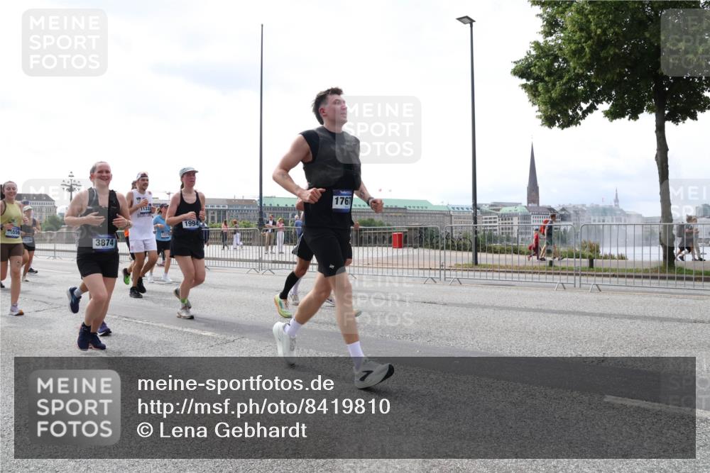 29.06.2025 - hella hamburg halbmarathon Lena Gebhardt http://msf.ph/oto/8419810 29.06.2025 10:42:43 Lombardsbrücke 556, 15190, 3874, 11331, 1377, 1994, 1767, 1150, 1360, 1624, 1656, 1929, 1957, 1964, 1994, 2069, 2134, 2401, 2450, 2509, 2538, 2580, 2940, 2941, 3283, 3378, 3605, 3764, 3874, 4092, 4105, 4334, 4353, 4385, 4778, 4891, 4892, 5067, 5403, 5417, 5419, 5810, 6120, 6764, 6828, 7040, 7260, 7513, 7557, 7666, 8161, 8459, 8525, 8526, 8529, 8712, 8816, 9304, 9370, 9378, 9980, 10008, 10454, 10532, 10697, 11142, 11710, 12151, 12441, 13049, 13241 meine-sportfotos.de