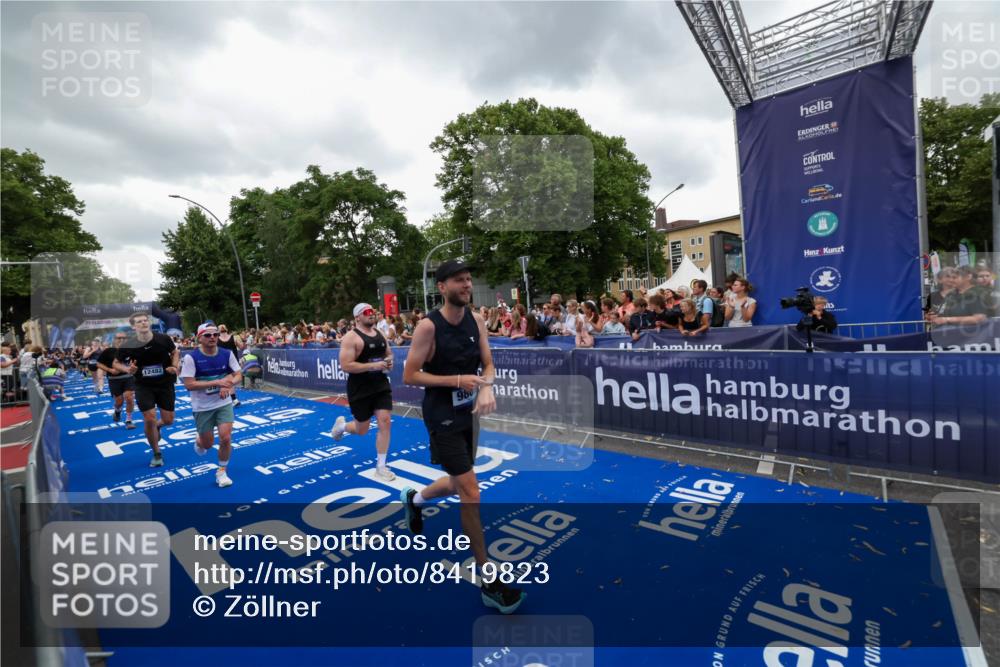 29.06.2025 - hella hamburg halbmarathon Zöllner http://msf.ph/oto/8419823 29.06.2025 10:52:49 Ziel 2287, 2910, 3999, 5077, 5116, 5169, 5194, 8172, 9065, 9163, 9869, 11217, 12482, 14198, 14286, 14805, 16467, 17198, 18331, 19244 meine-sportfotos.de