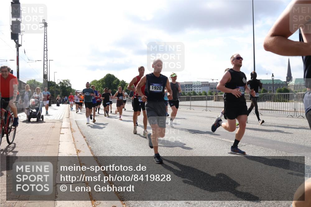 29.06.2025 - hella hamburg halbmarathon Lena Gebhardt http://msf.ph/oto/8419828 29.06.2025 09:51:30 Lombardsbrücke 4634, 1319, 1920, 4722, 1136, 1256, 1520, 1570, 1903, 1912, 1920, 1941, 1962, 2579, 2653, 2880, 2972, 3523, 3700, 4297, 4634, 4759, 4843, 4854, 4865, 4888, 4889, 4991, 4999, 5275, 5375, 5387, 5410, 6490, 6593, 6721, 6901, 7092, 7105, 7116, 7284, 7363, 7378, 7693, 7962, 8122, 8319, 8346, 8871, 8966, 9114, 9262, 9313, 9364, 9371, 9755, 9833, 9885, 10193, 10375, 10415, 10469, 10480, 10669, 10934, 11049, 11417, 11907, 11959, 12153, 12711, 14201 meine-sportfotos.de