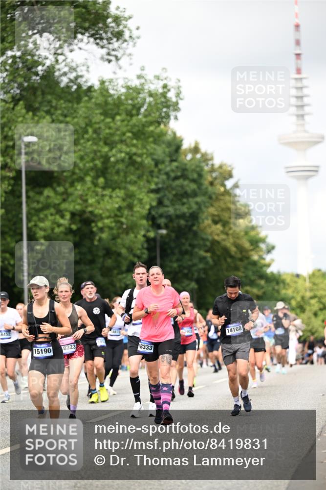 29.06.2025 - hella hamburg halbmarathon Dr. Thomas Lammeyer http://msf.ph/oto/8419831 29.06.2025 10:46:39 Kennedybrücke 1039, 1648, 1712, 2069, 2974, 3276, 3326, 3459, 3568, 4329, 4385, 4541, 4680, 4735, 4736, 4885, 5419, 5432, 5671, 6153, 6320, 6450, 7022, 7023, 7040, 7043, 7968, 8004, 8014, 8162, 8163, 8712, 9644, 10532, 10623, 10842, 10872, 11098 meine-sportfotos.de