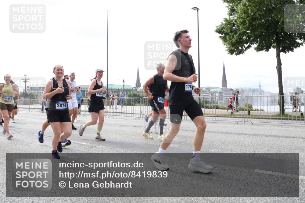29.06.2025 - hella hamburg halbmarathon Lena Gebhardt http://msf.ph/oto/8419839 29.06.2025 10:42:43 Lombardsbrücke 14556, 3874, 1994, 2580, 176, 1150, 1360, 1624, 1656, 1929, 1957, 1964, 1994, 2069, 2134, 2401, 2450, 2509, 2538, 2580, 2940, 2941, 3283, 3378, 3605, 3764, 3874, 4092, 4105, 4334, 4353, 4385, 4778, 4891, 4892, 5067, 5403, 5417, 5419, 5810, 6120, 6764, 6828, 7040, 7260, 7513, 7557, 7666, 8161, 8459, 8525, 8526, 8529, 8712, 8816, 9304, 9370, 9378, 9980, 10008, 10454, 10532, 10697, 11142, 11710, 12151, 12441, 13049, 13241 meine-sportfotos.de