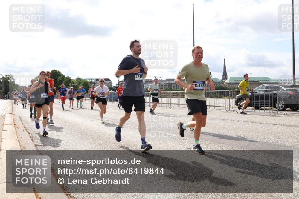 29.06.2025 - hella hamburg halbmarathon Lena Gebhardt http://msf.ph/oto/8419844 29.06.2025 10:18:16 Lombardsbrücke 2087, 12939, 143, 15183, 15182, 1159, 1160, 1234, 1268, 1325, 1554, 1622, 1641, 1820, 1982, 2087, 2147, 2335, 2634, 2703, 2931, 3125, 3138, 3202, 3321, 3482, 3977, 4123, 4383, 4710, 4738, 4804, 5004, 5290, 5611, 5733, 5909, 6270, 6332, 6533, 7094, 7160, 7454, 7641, 7649, 7838, 7882, 7883, 8067, 8128, 8248, 8341, 8607, 8799, 9222, 9539, 9586, 9658, 9717, 9734, 9748, 9798, 9834, 9844, 9964, 10172, 10174, 10332, 10509, 10659, 10687, 10908, 12498, 12541, 13341 meine-sportfotos.de