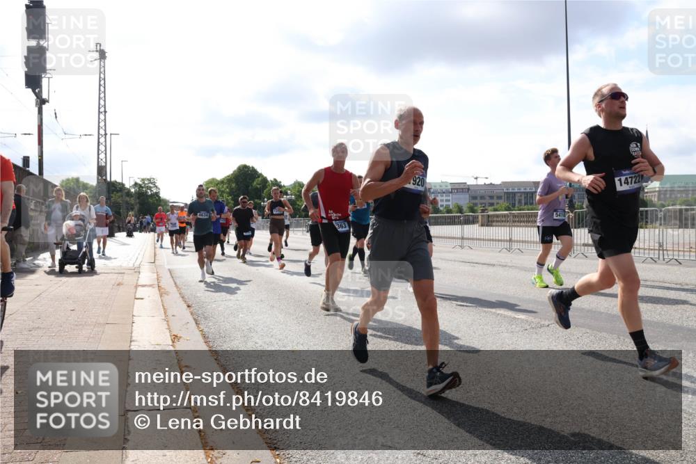 29.06.2025 - hella hamburg halbmarathon Lena Gebhardt http://msf.ph/oto/8419846 29.06.2025 09:51:31 Lombardsbrücke 131, 4634, 363, 920, 5410, 147227, 1136, 1256, 1520, 1570, 1903, 1912, 1920, 1941, 1962, 2579, 2653, 2880, 2972, 3523, 3700, 4297, 4634, 4759, 4843, 4854, 4865, 4888, 4889, 4991, 4999, 5275, 5375, 5387, 5410, 6490, 6593, 6721, 6901, 7092, 7105, 7116, 7284, 7363, 7378, 7693, 7962, 8122, 8319, 8346, 8871, 8966, 9114, 9262, 9313, 9364, 9371, 9755, 9833, 9885, 10193, 10375, 10415, 10469, 10480, 10669, 10934, 11021, 11049, 11417, 11714, 11907, 11959, 12153, 12711, 14201 meine-sportfotos.de