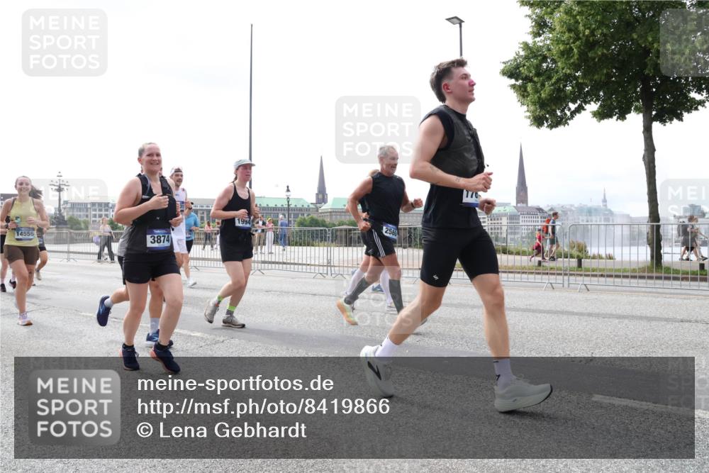 29.06.2025 - hella hamburg halbmarathon Lena Gebhardt http://msf.ph/oto/8419866 29.06.2025 10:42:43 Lombardsbrücke 14556, 3874, 1994, 2580, 170, 1150, 1360, 1624, 1656, 1929, 1957, 1964, 1994, 2069, 2134, 2401, 2450, 2509, 2538, 2580, 2940, 2941, 3283, 3378, 3605, 3764, 3874, 4092, 4105, 4334, 4353, 4385, 4778, 4891, 4892, 5067, 5403, 5417, 5419, 5810, 6120, 6764, 6828, 7040, 7260, 7513, 7557, 7666, 8161, 8459, 8525, 8526, 8529, 8712, 8816, 9304, 9370, 9378, 9980, 10008, 10454, 10532, 10697, 11142, 11710, 12151, 12441, 13049, 13241 meine-sportfotos.de