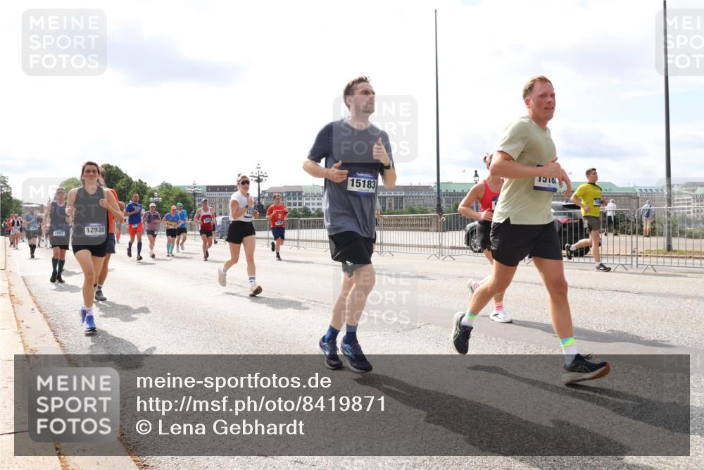 29.06.2025 - hella hamburg halbmarathon Lena Gebhardt http://msf.ph/oto/8419871 29.06.2025 10:18:16 Lombardsbrücke 12939, 15183, 1159, 1160, 1234, 1268, 1325, 1554, 1622, 1641, 1820, 1982, 2087, 2147, 2335, 2634, 2703, 2931, 3125, 3138, 3202, 3321, 3482, 3977, 4123, 4383, 4710, 4738, 4804, 5004, 5290, 5611, 5733, 5909, 6270, 6332, 6533, 7094, 7160, 7454, 7641, 7649, 7838, 7882, 7883, 8067, 8128, 8248, 8341, 8607, 8799, 9222, 9539, 9586, 9658, 9717, 9734, 9748, 9798, 9834, 9844, 9964, 10172, 10174, 10332, 10509, 10659, 10687, 10908, 12498, 12541, 13341 meine-sportfotos.de