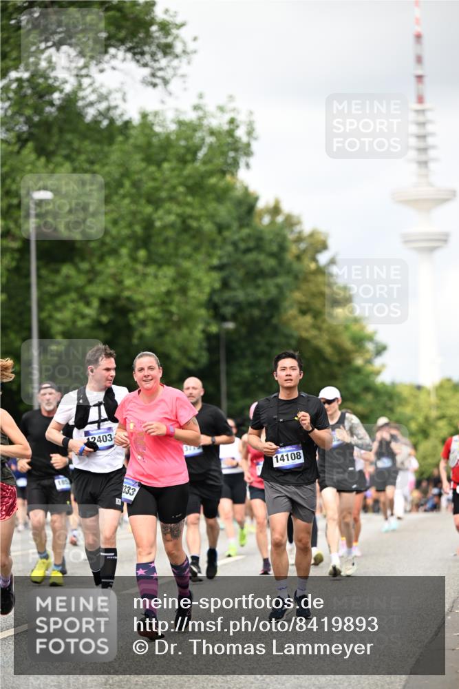 29.06.2025 - hella hamburg halbmarathon Dr. Thomas Lammeyer http://msf.ph/oto/8419893 29.06.2025 10:46:41 Kennedybrücke 1039, 1712, 1752, 2069, 2134, 2974, 3276, 3326, 3568, 4329, 4385, 4541, 4680, 4735, 4736, 4885, 5419, 5432, 5671, 6136, 6153, 6320, 7022, 7023, 7040, 7043, 8004, 8014, 8163, 8712, 9644, 10532, 10623, 10842, 10872, 11074, 11075 meine-sportfotos.de