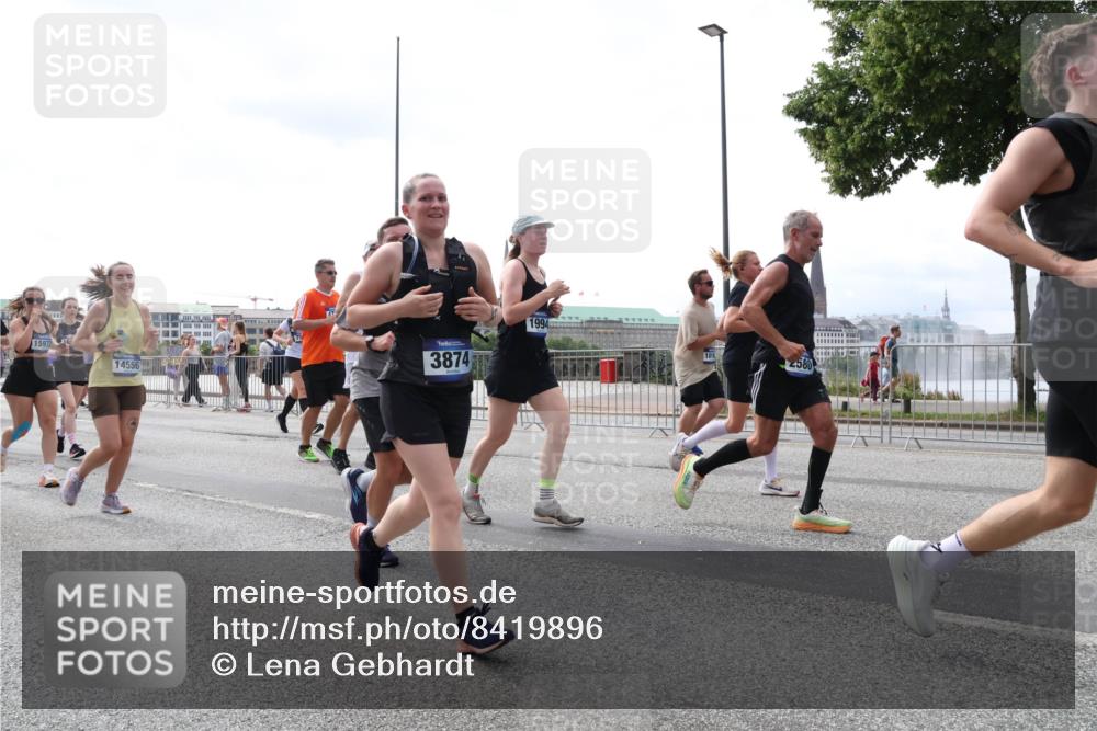 29.06.2025 - hella hamburg halbmarathon Lena Gebhardt http://msf.ph/oto/8419896 29.06.2025 10:42:44 Lombardsbrücke 1597, 14556, 3874, 1994, 1816, 2580, 1150, 1360, 1624, 1656, 1929, 1957, 1964, 1994, 2069, 2134, 2401, 2450, 2509, 2538, 2580, 2940, 2941, 3283, 3378, 3605, 3764, 3874, 4092, 4105, 4334, 4353, 4385, 4778, 4891, 4892, 5067, 5403, 5417, 5810, 6120, 6764, 6828, 7040, 7260, 7513, 7557, 7666, 8161, 8459, 8525, 8526, 8529, 8712, 8795, 8816, 8991, 9304, 9378, 9980, 10008, 10454, 10532, 10697, 11142, 11710, 12151, 12441, 13049, 13241 meine-sportfotos.de