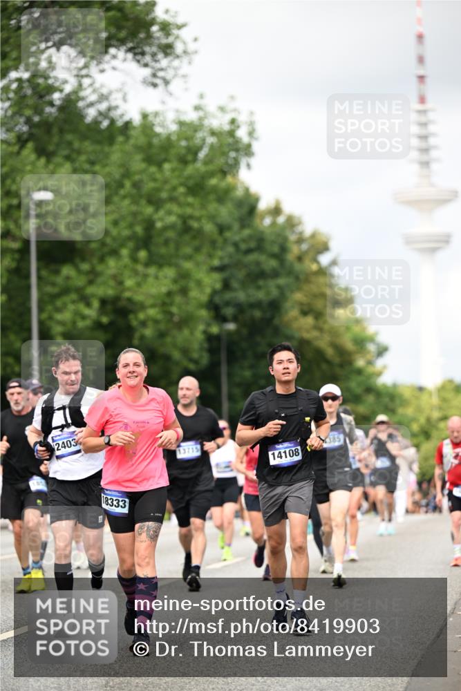 29.06.2025 - hella hamburg halbmarathon Dr. Thomas Lammeyer http://msf.ph/oto/8419903 29.06.2025 10:46:41 Kennedybrücke 1039, 1712, 1752, 2069, 2134, 2974, 3276, 3326, 3568, 4329, 4385, 4541, 4680, 4735, 4736, 4885, 5419, 5432, 5671, 6136, 6153, 6320, 7022, 7023, 7040, 7043, 8004, 8014, 8163, 8712, 9644, 10532, 10623, 10842, 10872, 11074, 11075 meine-sportfotos.de