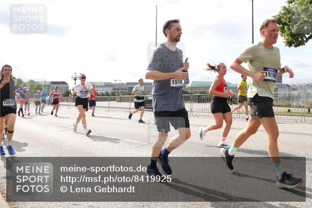29.06.2025 - hella hamburg halbmarathon Lena Gebhardt http://msf.ph/oto/8419925 29.06.2025 10:18:17 Lombardsbrücke 14320, 12939, 1518, 15182, 1159, 1160, 1234, 1268, 1325, 1554, 1622, 1641, 1820, 1982, 2087, 2147, 2335, 2634, 2703, 2931, 3125, 3138, 3202, 3321, 3482, 3977, 4123, 4383, 4710, 4738, 4804, 5004, 5290, 5909, 6270, 6332, 6533, 7094, 7160, 7454, 7641, 7649, 7838, 7882, 7883, 8067, 8128, 8248, 8341, 8607, 8799, 9222, 9539, 9586, 9658, 9717, 9734, 9748, 9834, 9844, 9964, 10172, 10174, 10332, 10509, 10659, 10687, 10908, 12498, 12541, 12703, 13341 meine-sportfotos.de