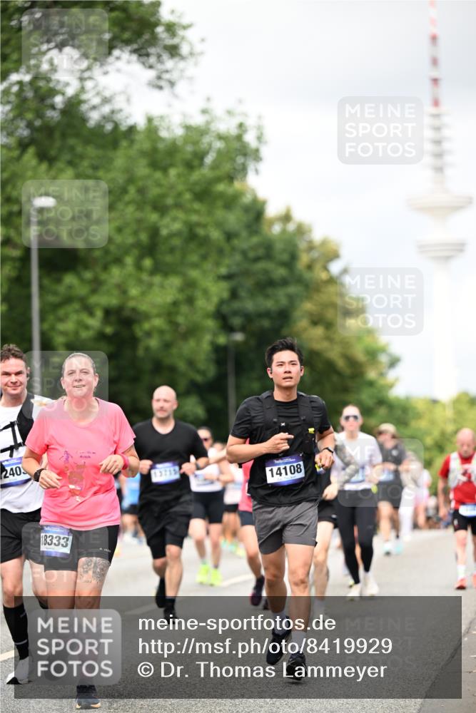 29.06.2025 - hella hamburg halbmarathon Dr. Thomas Lammeyer http://msf.ph/oto/8419929 29.06.2025 10:46:42 Kennedybrücke 1039, 1712, 1752, 2069, 2134, 2974, 3276, 3326, 3568, 4329, 4385, 4541, 4680, 4735, 4736, 4885, 5419, 5432, 5671, 6136, 6153, 6320, 6828, 7022, 7023, 7040, 7043, 8004, 8014, 8712, 9644, 10532, 10623, 10842, 11074, 11075 meine-sportfotos.de