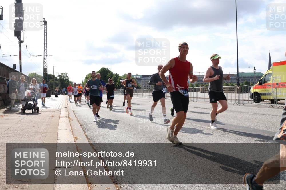 29.06.2025 - hella hamburg halbmarathon Lena Gebhardt http://msf.ph/oto/8419931 29.06.2025 09:51:31 Lombardsbrücke 13196, 4634, 63, 1136, 1256, 1520, 1570, 1903, 1912, 1920, 1941, 1962, 2579, 2653, 2880, 2972, 3523, 3700, 4297, 4634, 4759, 4843, 4854, 4865, 4888, 4889, 4991, 4999, 5275, 5375, 5387, 5410, 6490, 6593, 6721, 6901, 7092, 7105, 7116, 7284, 7363, 7378, 7693, 7962, 8122, 8319, 8346, 8871, 8966, 9114, 9262, 9313, 9364, 9371, 9755, 9833, 9885, 10193, 10375, 10415, 10469, 10480, 10669, 10934, 11021, 11049, 11417, 11714, 11907, 11959, 12153, 12711, 14201 meine-sportfotos.de