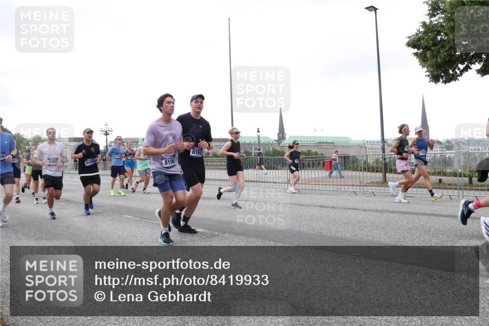 29.06.2025 - hella hamburg halbmarathon Lena Gebhardt http://msf.ph/oto/8419933 29.06.2025 10:52:20 Lombardsbrücke 4, 8817, 6403, 6406, 8196, 8194, 1418, 1826, 1978, 2420, 2528, 2983, 3038, 3140, 3645, 4087, 4273, 4436, 4598, 4606, 4815, 5062, 5262, 5360, 6386, 6403, 6404, 6406, 6456, 6671, 6985, 7511, 7682, 7690, 7691, 7735, 7812, 8194, 8196, 8250, 8251, 8621, 9068, 9070, 9103, 9368, 9460, 9730, 9731, 10080, 10296, 10342, 10392, 10533, 10634, 10673, 10884, 10928, 11084, 11101, 11126, 11127, 11297, 11375, 11736, 11899, 11974, 12546, 12558 meine-sportfotos.de