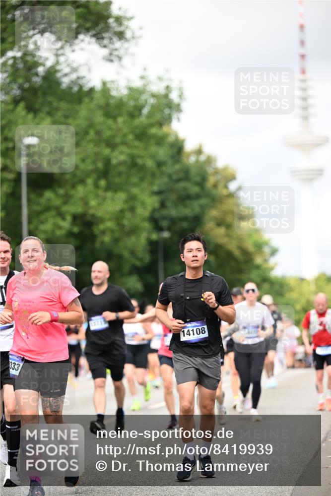 29.06.2025 - hella hamburg halbmarathon Dr. Thomas Lammeyer http://msf.ph/oto/8419939 29.06.2025 10:46:42 Kennedybrücke 1039, 1712, 1752, 2069, 2134, 2974, 3276, 3326, 3568, 4329, 4385, 4541, 4680, 4735, 4736, 4885, 5419, 5432, 5671, 6136, 6153, 6320, 6828, 7022, 7023, 7040, 7043, 8004, 8014, 8712, 9644, 10532, 10623, 10842, 11074, 11075 meine-sportfotos.de