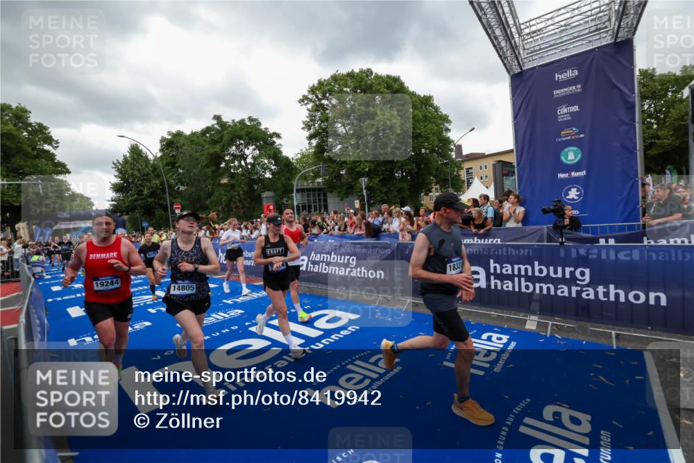 29.06.2025 - hella hamburg halbmarathon Zöllner http://msf.ph/oto/8419942 29.06.2025 10:52:53 Ziel 1257, 1258, 1657, 2099, 2444, 2814, 2910, 4557, 4558, 5077, 5169, 5194, 8172, 8720, 8955, 9065, 9163, 10724, 10811, 11217, 11992, 14198, 14286, 14805, 17198, 18331, 19244 meine-sportfotos.de