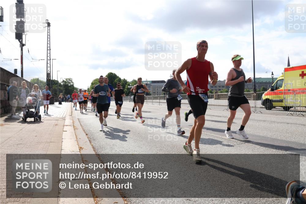 29.06.2025 - hella hamburg halbmarathon Lena Gebhardt http://msf.ph/oto/8419952 29.06.2025 09:51:31 Lombardsbrücke 1319, 4634, 1136, 1256, 1520, 1570, 1903, 1912, 1920, 1941, 1962, 2579, 2653, 2880, 2972, 3523, 3700, 4297, 4634, 4759, 4843, 4854, 4865, 4888, 4889, 4991, 4999, 5275, 5375, 5387, 5410, 6490, 6593, 6721, 6901, 7092, 7105, 7116, 7284, 7363, 7378, 7693, 7962, 8122, 8319, 8346, 8871, 8966, 9114, 9262, 9313, 9364, 9371, 9755, 9833, 9885, 10193, 10375, 10415, 10469, 10480, 10669, 10934, 11021, 11049, 11417, 11714, 11907, 11959, 12153, 12711, 14201 meine-sportfotos.de