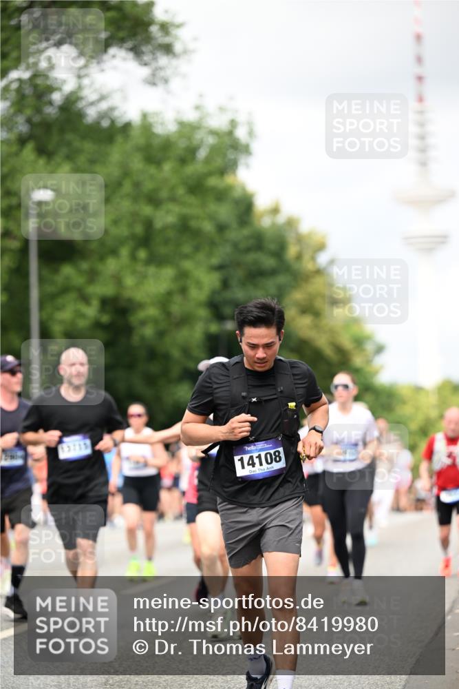 29.06.2025 - hella hamburg halbmarathon Dr. Thomas Lammeyer http://msf.ph/oto/8419980 29.06.2025 10:46:43 Kennedybrücke 1039, 1712, 1752, 2069, 2134, 2974, 3276, 3326, 3568, 4329, 4385, 4541, 4680, 4735, 4736, 4885, 5419, 5432, 5671, 6136, 6153, 6320, 6828, 7022, 7023, 7040, 7043, 7260, 8014, 8712, 9644, 10532, 10623, 10842, 11074, 11075 meine-sportfotos.de