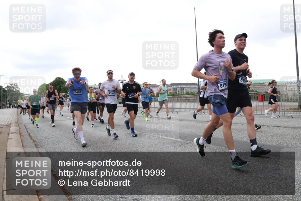 29.06.2025 - hella hamburg halbmarathon Lena Gebhardt http://msf.ph/oto/8419998 29.06.2025 10:52:21 Lombardsbrücke 5262, 6404, 4215, 6403, 14235, 640, 4431, 8196, 8194, 1418, 1826, 1978, 2420, 2528, 2983, 3038, 3140, 3645, 4087, 4273, 4436, 4598, 4606, 4815, 5062, 5262, 5360, 6386, 6403, 6404, 6406, 6456, 6671, 6985, 7511, 7682, 7690, 7691, 7735, 7812, 8194, 8196, 8250, 8251, 8621, 9068, 9070, 9103, 9368, 9460, 9730, 9731, 10080, 10296, 10342, 10392, 10533, 10634, 10673, 10884, 10928, 11084, 11101, 11126, 11127, 11297, 11375, 11736, 11899, 11974, 12546, 12558 meine-sportfotos.de