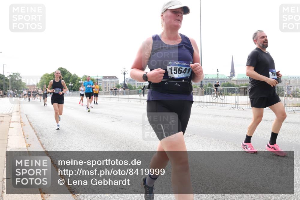 29.06.2025 - hella hamburg halbmarathon Lena Gebhardt http://msf.ph/oto/8419999 29.06.2025 10:27:29 Lombardsbrücke 5825, 15641, 794, 1530, 2080, 2306, 2775, 3389, 4358, 4372, 5285, 5495, 5707, 5825, 6214, 6259, 6637, 7234, 7314, 7764, 7944, 7978, 8056, 8085, 8281, 9349, 9688, 10077, 10158, 10412, 10413, 11110, 11256, 11766, 12500, 13043, 14020, 14021, 14206, 15108, 15641, 16838, 17049, 17427, 17445, 17791, 18012, 18097, 18301, 18626, 18766, 18976 meine-sportfotos.de