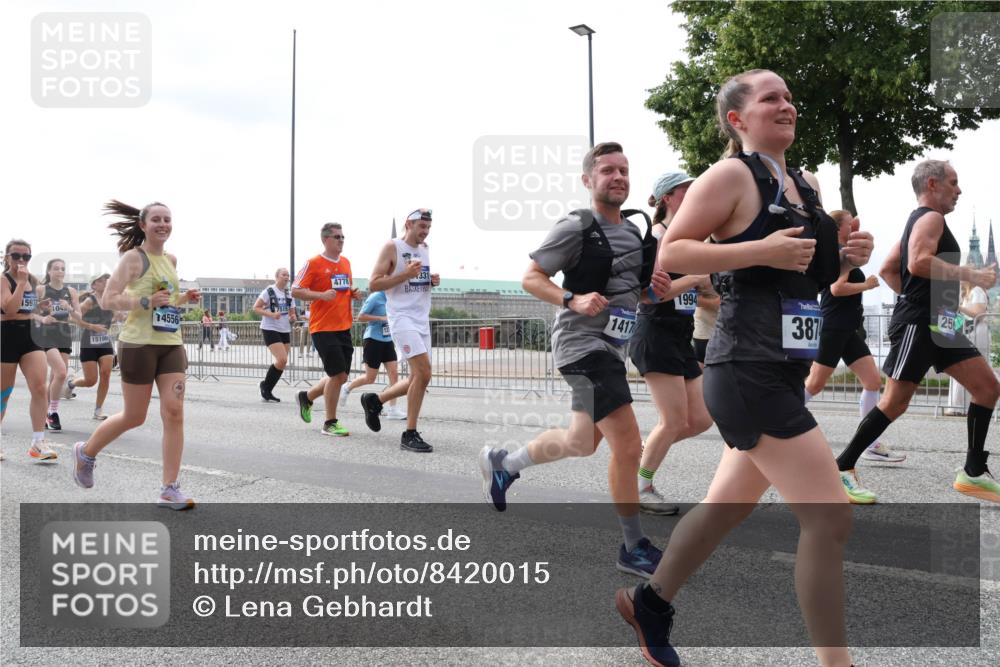 29.06.2025 - hella hamburg halbmarathon Lena Gebhardt http://msf.ph/oto/8420015 29.06.2025 10:42:44 Lombardsbrücke 15977, 104, 15190, 14556, 4778, 331, 1417, 1994, 387, 25, 1150, 1360, 1624, 1656, 1929, 1957, 1964, 1994, 2069, 2134, 2401, 2450, 2509, 2538, 2580, 2940, 2941, 3283, 3378, 3605, 3764, 3874, 4092, 4105, 4334, 4353, 4385, 4778, 4891, 4892, 5067, 5403, 5417, 5810, 6120, 6764, 6828, 7040, 7260, 7513, 7557, 7666, 8161, 8459, 8525, 8526, 8529, 8712, 8795, 8816, 8991, 9304, 9378, 9980, 10008, 10454, 10532, 10697, 11142, 11710, 12151, 12441, 13049, 13241 meine-sportfotos.de