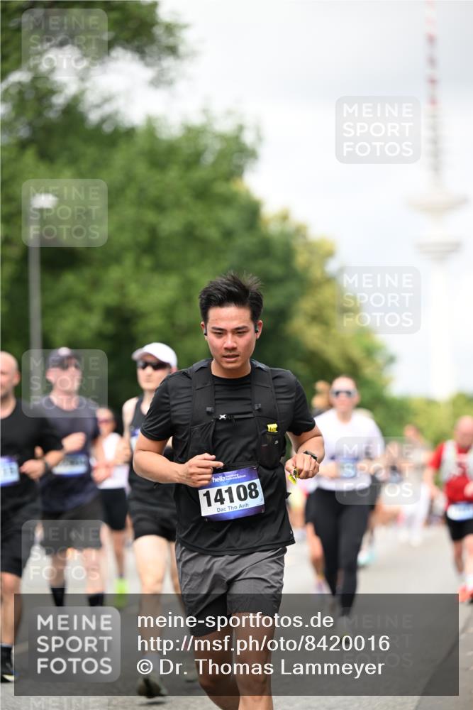 29.06.2025 - hella hamburg halbmarathon Dr. Thomas Lammeyer http://msf.ph/oto/8420016 29.06.2025 10:46:44 Kennedybrücke 1039, 1712, 1752, 2069, 2134, 2974, 3276, 3326, 3568, 4329, 4385, 4541, 4680, 4735, 4736, 5419, 5432, 5671, 6136, 6153, 6320, 6828, 7022, 7023, 7040, 7043, 7260, 8014, 8712, 9644, 10532, 10623, 10842, 11074, 11075 meine-sportfotos.de