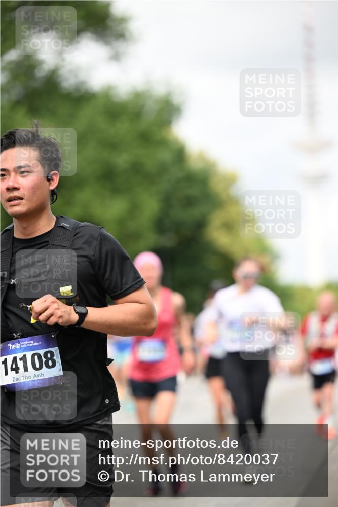 29.06.2025 - hella hamburg halbmarathon Dr. Thomas Lammeyer http://msf.ph/oto/8420037 29.06.2025 10:46:45 Kennedybrücke 1039, 1712, 1752, 2069, 2134, 2974, 3276, 3326, 3568, 4385, 4541, 4680, 4735, 4736, 5419, 5432, 5671, 6136, 6153, 6320, 6828, 7022, 7023, 7040, 7043, 7260, 8014, 8712, 9644, 10532, 10623, 10842, 11074, 11075 meine-sportfotos.de