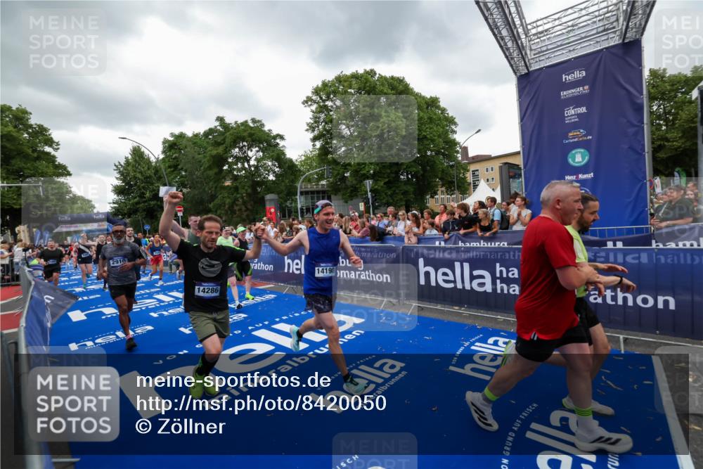 29.06.2025 - hella hamburg halbmarathon Zöllner http://msf.ph/oto/8420050 29.06.2025 10:52:56 Ziel 1257, 1258, 1657, 2099, 2444, 2814, 2910, 4557, 4558, 4770, 5077, 5907, 8139, 8720, 8955, 9065, 9163, 10724, 10811, 11217, 11992, 14198, 14286 meine-sportfotos.de