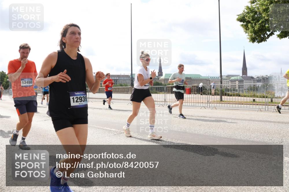 29.06.2025 - hella hamburg halbmarathon Lena Gebhardt http://msf.ph/oto/8420057 29.06.2025 10:18:18 Lombardsbrücke 12498, 12939, 10908, 1159, 1160, 1234, 1268, 1325, 1554, 1622, 1641, 1820, 1982, 2087, 2147, 2335, 2634, 2703, 2931, 3125, 3202, 3321, 3482, 3977, 4123, 4383, 4710, 4738, 4804, 5004, 5290, 5909, 6270, 6332, 6533, 7094, 7160, 7454, 7641, 7649, 7838, 7882, 7883, 8067, 8128, 8248, 8341, 8607, 8799, 9222, 9539, 9586, 9658, 9717, 9734, 9748, 9834, 9844, 9964, 10172, 10174, 10332, 10509, 10659, 10687, 10908, 12498, 12541, 12548, 12552, 12703, 13341 meine-sportfotos.de