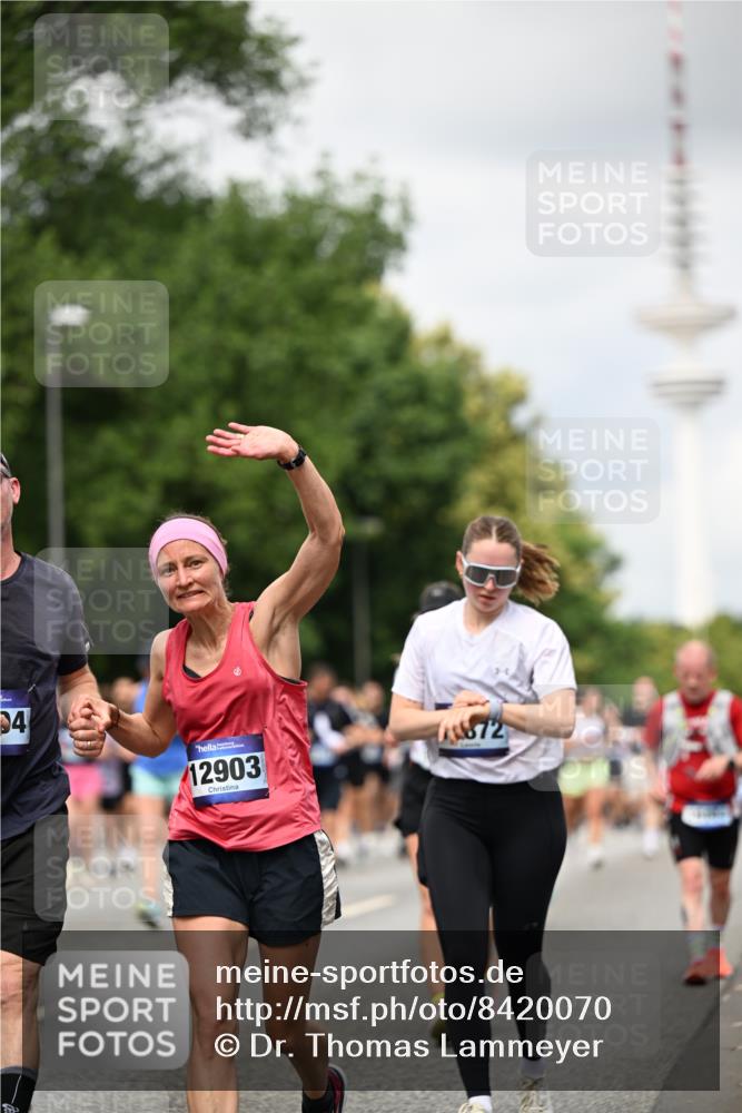 29.06.2025 - hella hamburg halbmarathon Dr. Thomas Lammeyer http://msf.ph/oto/8420070 29.06.2025 10:46:46 Kennedybrücke 1039, 1712, 1752, 2069, 2134, 2974, 3276, 3326, 3568, 4385, 4541, 4680, 4735, 4736, 5419, 5671, 6136, 6320, 6828, 7022, 7023, 7040, 7043, 7260, 8014, 8525, 8712, 9644, 10532, 10623, 10842, 11074, 11075 meine-sportfotos.de