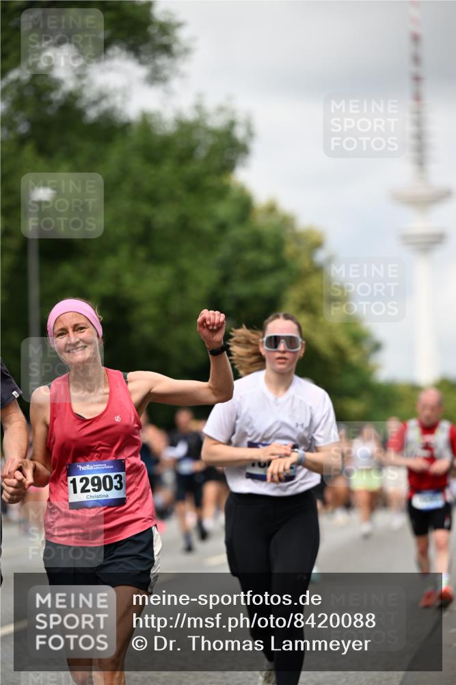 29.06.2025 - hella hamburg halbmarathon Dr. Thomas Lammeyer http://msf.ph/oto/8420088 29.06.2025 10:46:47 Kennedybrücke 1039, 1712, 1752, 2069, 2134, 2974, 3276, 3326, 3568, 4385, 4541, 4680, 4735, 4736, 5419, 5671, 6136, 6320, 6440, 6828, 7022, 7023, 7040, 7043, 7260, 8014, 8525, 8526, 8712, 9644, 10532, 10623, 10842, 11074, 11075 meine-sportfotos.de