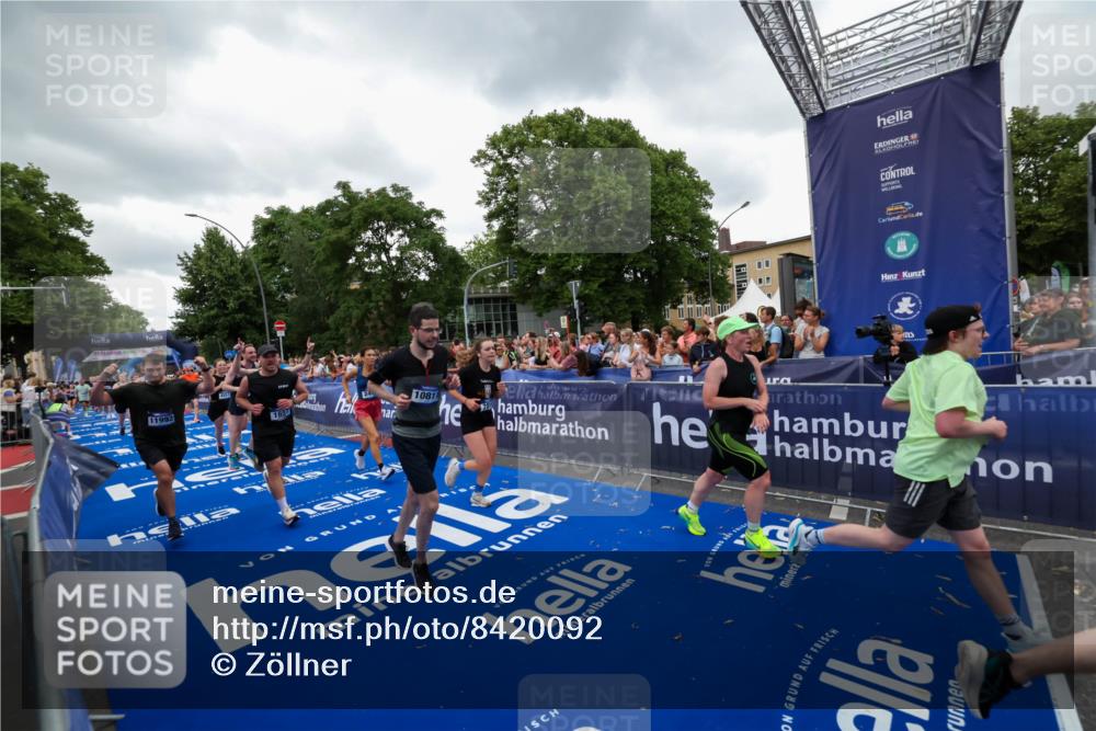 29.06.2025 - hella hamburg halbmarathon Zöllner http://msf.ph/oto/8420092 29.06.2025 10:52:57 Ziel 1257, 1258, 1657, 2099, 2444, 2814, 2910, 4557, 4558, 4770, 5077, 5907, 8139, 8720, 8955, 10724, 10811, 11217, 11992, 14198, 14286, 15430, 18720 meine-sportfotos.de
