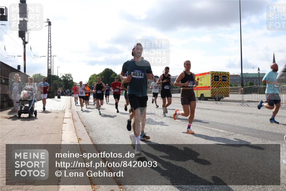 29.06.2025 - hella hamburg halbmarathon Lena Gebhardt http://msf.ph/oto/8420093 29.06.2025 09:51:33 Lombardsbrücke 1520, 4634, 112, 3196, 0112, 13479, 1136, 1256, 1520, 1570, 1903, 1912, 1920, 1941, 2579, 2653, 2880, 2972, 3523, 3700, 4297, 4634, 4759, 4843, 4854, 4865, 4888, 4889, 4991, 4999, 5275, 5375, 5387, 5410, 6490, 6593, 6721, 6901, 7092, 7105, 7363, 7378, 7693, 7962, 8122, 8319, 8346, 8871, 8900, 9114, 9262, 9313, 9364, 9371, 9755, 9833, 9885, 10193, 10319, 10375, 10415, 10480, 10669, 10934, 11021, 11049, 11417, 11714, 11907, 11959, 12153, 12623, 12711, 14201 meine-sportfotos.de
