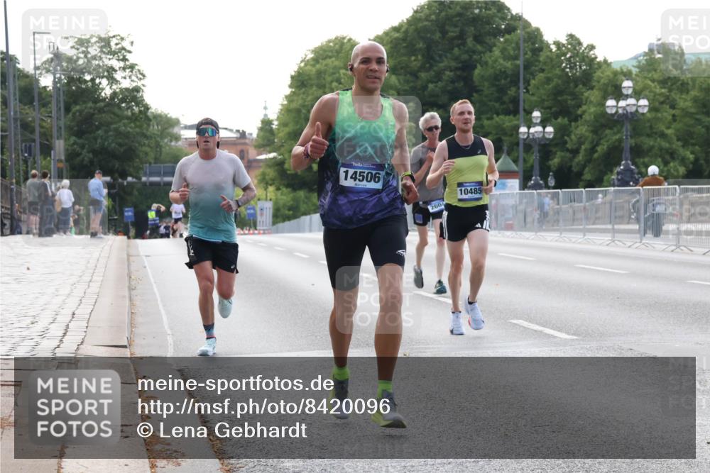 29.06.2025 - hella hamburg halbmarathon Lena Gebhardt http://msf.ph/oto/8420096 29.06.2025 09:41:57 Lombardsbrücke 14506, 2604, 10485, 1241, 2459, 2604, 2892, 4128, 4571, 6559, 7142, 7862, 9442, 10485, 10780, 11194, 11965, 12067, 12641, 13440, 13751, 13780, 14019, 14107, 14506, 16169, 16361, 16484, 17003, 17752, 17856, 18124, 18897 meine-sportfotos.de