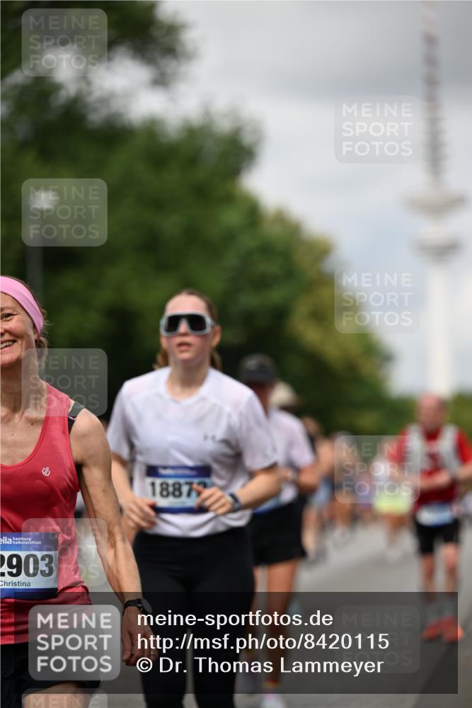29.06.2025 - hella hamburg halbmarathon Dr. Thomas Lammeyer http://msf.ph/oto/8420115 29.06.2025 10:46:47 Kennedybrücke 1039, 1712, 1752, 2069, 2134, 2974, 3276, 3326, 3568, 4385, 4541, 4680, 4735, 4736, 5419, 5671, 6136, 6320, 6440, 6828, 7022, 7023, 7040, 7043, 7260, 8014, 8525, 8526, 8712, 9644, 10532, 10623, 10842, 11074, 11075 meine-sportfotos.de