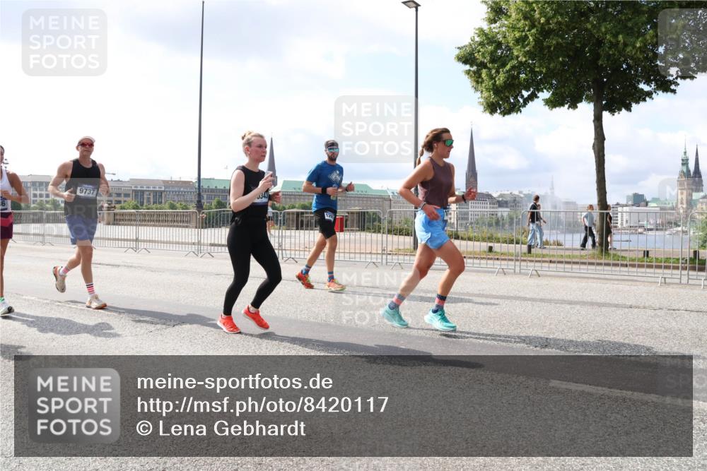 29.06.2025 - hella hamburg halbmarathon Lena Gebhardt http://msf.ph/oto/8420117 29.06.2025 10:05:40 Lombardsbrücke 9737, 343, 6, 1229, 1448, 1830, 1863, 1936, 1981, 2288, 2298, 2471, 2540, 2624, 3461, 3578, 3929, 4014, 4169, 4220, 4782, 5073, 5762, 6059, 8894, 8909, 9075, 9165, 9339, 9477, 9559, 9680, 9736, 9737, 9738, 9917, 10343, 10694, 10791, 10998, 11784, 11873, 11958, 12557, 13221, 14465, 14642, 16092, 16478, 16546, 16847, 17731, 17740, 17885, 18616, 18617, 18973, 19034, 19248 meine-sportfotos.de
