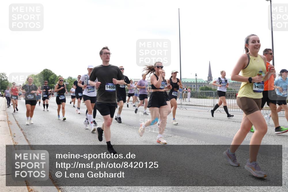29.06.2025 - hella hamburg halbmarathon Lena Gebhardt http://msf.ph/oto/8420125 29.06.2025 10:42:45 Lombardsbrücke 5417, 14084, 1521, 5120, 4334, 7513, 5977, 15190, 7515, 14556, 13776, 1150, 1360, 1624, 1656, 1929, 1957, 1964, 1994, 2069, 2134, 2401, 2450, 2509, 2538, 2580, 2940, 2941, 3283, 3378, 3605, 3764, 3874, 4092, 4105, 4334, 4353, 4385, 4778, 4891, 4892, 5067, 5403, 5417, 5810, 5967, 6120, 6764, 6828, 7040, 7260, 7513, 7557, 7666, 8161, 8459, 8525, 8526, 8529, 8712, 8795, 8816, 8991, 9304, 9378, 9980, 10008, 10180, 10454, 10532, 10697, 11142, 11710, 12151, 12441, 13049, 13241 meine-sportfotos.de