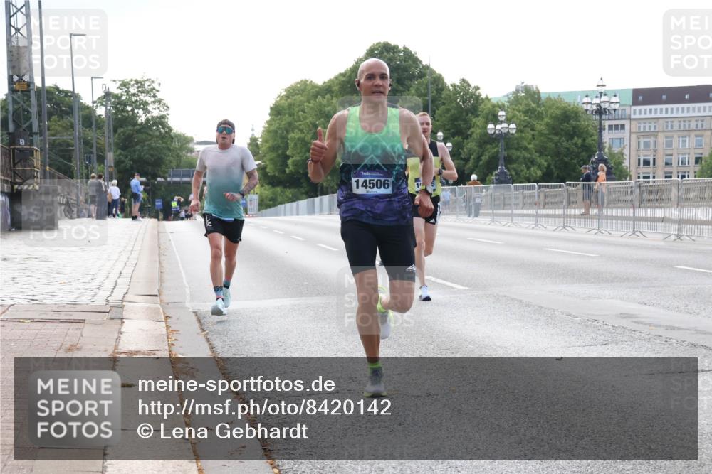 29.06.2025 - hella hamburg halbmarathon Lena Gebhardt http://msf.ph/oto/8420142 29.06.2025 09:41:57 Lombardsbrücke 14506, 1241, 2459, 2604, 2892, 4128, 4571, 6559, 7142, 7862, 9442, 10485, 10780, 11194, 11965, 12067, 12641, 13440, 13751, 13780, 14019, 14107, 14506, 16169, 16361, 16484, 17003, 17752, 17856, 18124, 18897 meine-sportfotos.de