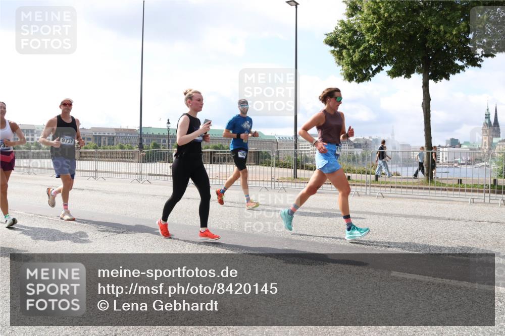 29.06.2025 - hella hamburg halbmarathon Lena Gebhardt http://msf.ph/oto/8420145 29.06.2025 10:05:40 Lombardsbrücke 9737, 1292, 1229, 1448, 1830, 1863, 1936, 1981, 2288, 2298, 2471, 2540, 2624, 3461, 3578, 3929, 4014, 4169, 4220, 4782, 5073, 5762, 6059, 8894, 8909, 9075, 9165, 9339, 9477, 9559, 9680, 9736, 9737, 9738, 9917, 10343, 10694, 10791, 10998, 11784, 11873, 11958, 12557, 13221, 14465, 14642, 16092, 16478, 16546, 16847, 17731, 17740, 17885, 18616, 18617, 18973, 19034, 19248 meine-sportfotos.de