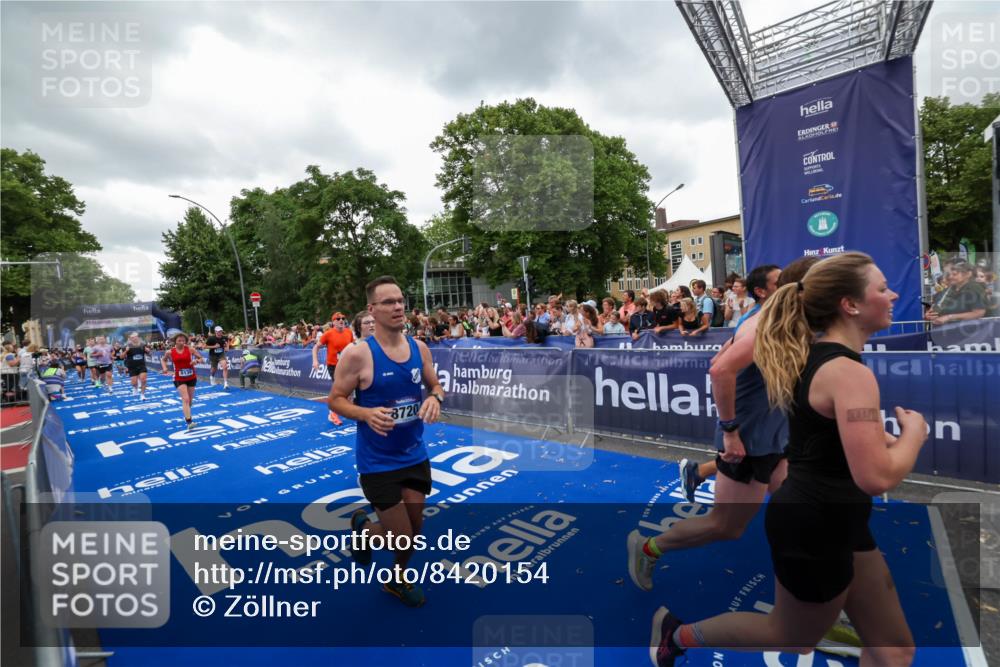 29.06.2025 - hella hamburg halbmarathon Zöllner http://msf.ph/oto/8420154 29.06.2025 10:53:00 Ziel 1257, 1258, 2099, 4557, 4558, 4770, 5907, 7509, 8139, 8720, 8955, 10724, 12367, 12519, 12910, 14791, 15430, 18590, 18720 meine-sportfotos.de