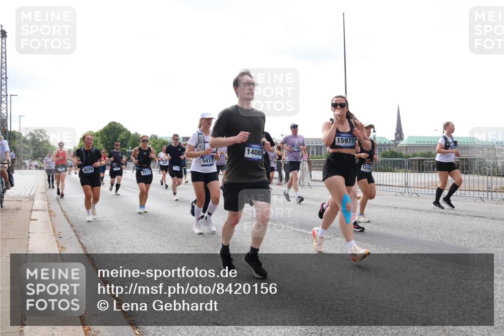 29.06.2025 - hella hamburg halbmarathon Lena Gebhardt http://msf.ph/oto/8420156 29.06.2025 10:42:46 Lombardsbrücke 8529, 6120, 7513, 4334, 5417, 14084, 6764, 15977, 15190, 1150, 1360, 1656, 1929, 1957, 1964, 1994, 2069, 2134, 2158, 2401, 2450, 2509, 2538, 2580, 2940, 2941, 3283, 3378, 3605, 3764, 3874, 4092, 4105, 4334, 4353, 4385, 4778, 4891, 4892, 5067, 5403, 5417, 5810, 5967, 6120, 6764, 6828, 7040, 7260, 7513, 7557, 7666, 8161, 8459, 8525, 8526, 8529, 8795, 8816, 8991, 9304, 9378, 9980, 10008, 10180, 10454, 10532, 10697, 11142, 11710, 12151, 12441, 13049, 13241 meine-sportfotos.de