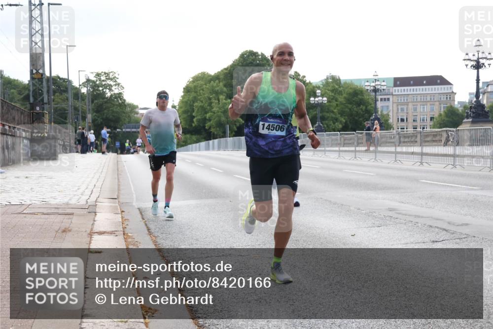 29.06.2025 - hella hamburg halbmarathon Lena Gebhardt http://msf.ph/oto/8420166 29.06.2025 09:41:58 Lombardsbrücke 14506, 1241, 2459, 2604, 2892, 4128, 4571, 6559, 7142, 7862, 10485, 10780, 11194, 11965, 12067, 12641, 13440, 13751, 13780, 14019, 14107, 14506, 16169, 16361, 16484, 17003, 17752, 18124, 18897 meine-sportfotos.de