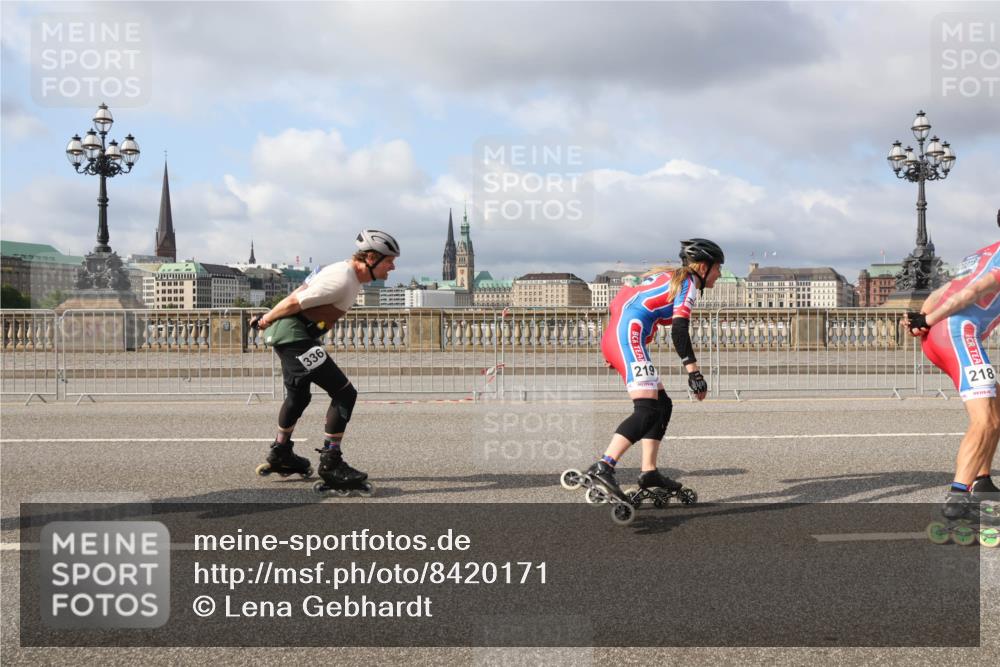 29.06.2025 - hella hamburg halbmarathon Lena Gebhardt http://msf.ph/oto/8420171 29.06.2025 08:57:39 Lombardsbrücke 336, 219, 218 meine-sportfotos.de