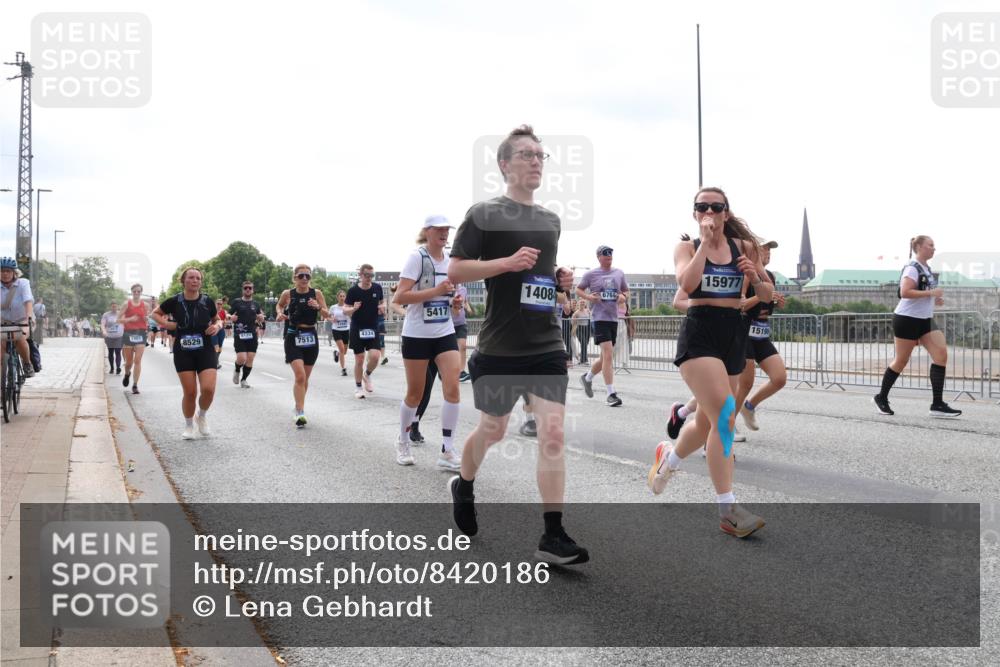 29.06.2025 - hella hamburg halbmarathon Lena Gebhardt http://msf.ph/oto/8420186 29.06.2025 10:42:46 Lombardsbrücke 8529, 7513, 4334, 5417, 1408, 6764, 15977, 15190, 1150, 1360, 1656, 1929, 1957, 1964, 1994, 2069, 2134, 2158, 2401, 2450, 2509, 2538, 2580, 2940, 2941, 3283, 3378, 3605, 3764, 3874, 4092, 4105, 4334, 4353, 4385, 4778, 4891, 4892, 5067, 5403, 5417, 5810, 5967, 6120, 6764, 6828, 7040, 7260, 7513, 7557, 7666, 8161, 8459, 8525, 8526, 8529, 8795, 8816, 8991, 9304, 9378, 9980, 10008, 10180, 10454, 10532, 10697, 11142, 11710, 12151, 12441, 13049, 13241 meine-sportfotos.de