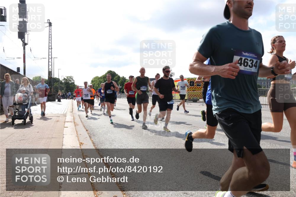 29.06.2025 - hella hamburg halbmarathon Lena Gebhardt http://msf.ph/oto/8420192 29.06.2025 09:51:33 Lombardsbrücke 1520, 15828, 11417, 05, 4634, 1136, 1256, 1520, 1570, 1903, 1912, 1920, 1941, 2579, 2653, 2880, 2972, 3523, 3700, 4297, 4634, 4759, 4843, 4854, 4865, 4888, 4889, 4991, 4999, 5275, 5375, 5387, 5410, 6490, 6593, 6721, 6901, 7092, 7105, 7363, 7378, 7693, 7962, 8122, 8319, 8346, 8871, 8900, 9114, 9262, 9313, 9364, 9371, 9755, 9833, 9885, 10193, 10319, 10375, 10415, 10480, 10669, 10934, 11021, 11049, 11417, 11714, 11907, 11959, 12153, 12623, 12711, 14201 meine-sportfotos.de