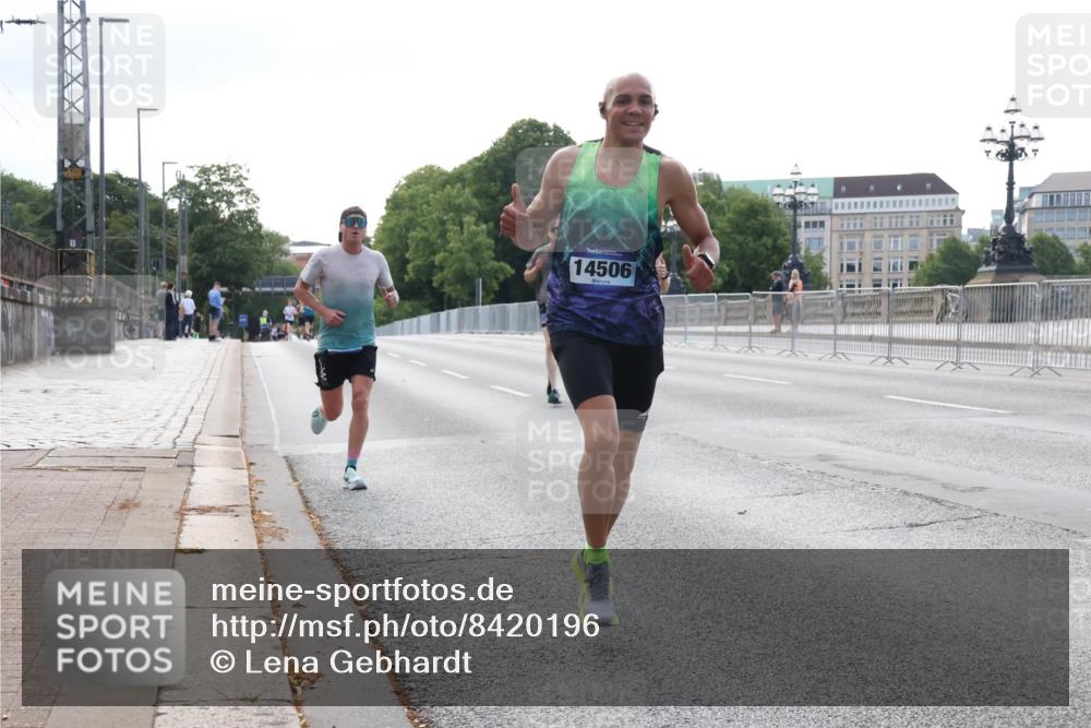 29.06.2025 - hella hamburg halbmarathon Lena Gebhardt http://msf.ph/oto/8420196 29.06.2025 09:41:58 Lombardsbrücke 14506, 1241, 2459, 2604, 2892, 4128, 4571, 6559, 7142, 7862, 10485, 10780, 11194, 11965, 12067, 12641, 13440, 13751, 13780, 14019, 14107, 14506, 16169, 16361, 16484, 17003, 17752, 18124, 18897 meine-sportfotos.de