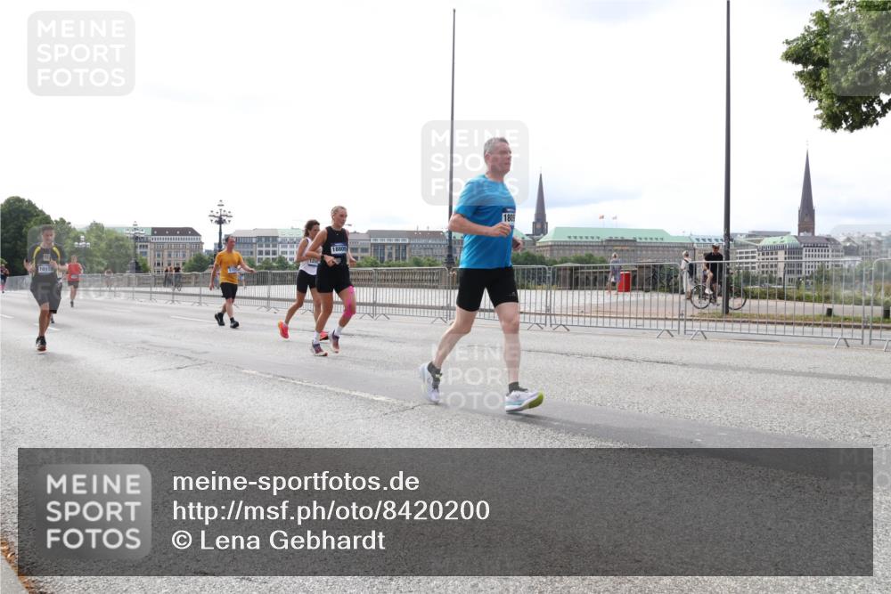 29.06.2025 - hella hamburg halbmarathon Lena Gebhardt http://msf.ph/oto/8420200 29.06.2025 10:27:33 Lombardsbrücke 10158, 18805, 1809, 1530, 2080, 2306, 2775, 3389, 4372, 5177, 5285, 5495, 5707, 5825, 6214, 6259, 7234, 7314, 7764, 7944, 7978, 8085, 8281, 9349, 9688, 10077, 10158, 10412, 10413, 11256, 11766, 12500, 13043, 14020, 14021, 14206, 15108, 15641, 16838, 17049, 17427, 17445, 17791, 18012, 18097, 18301, 18626, 18766, 18976 meine-sportfotos.de