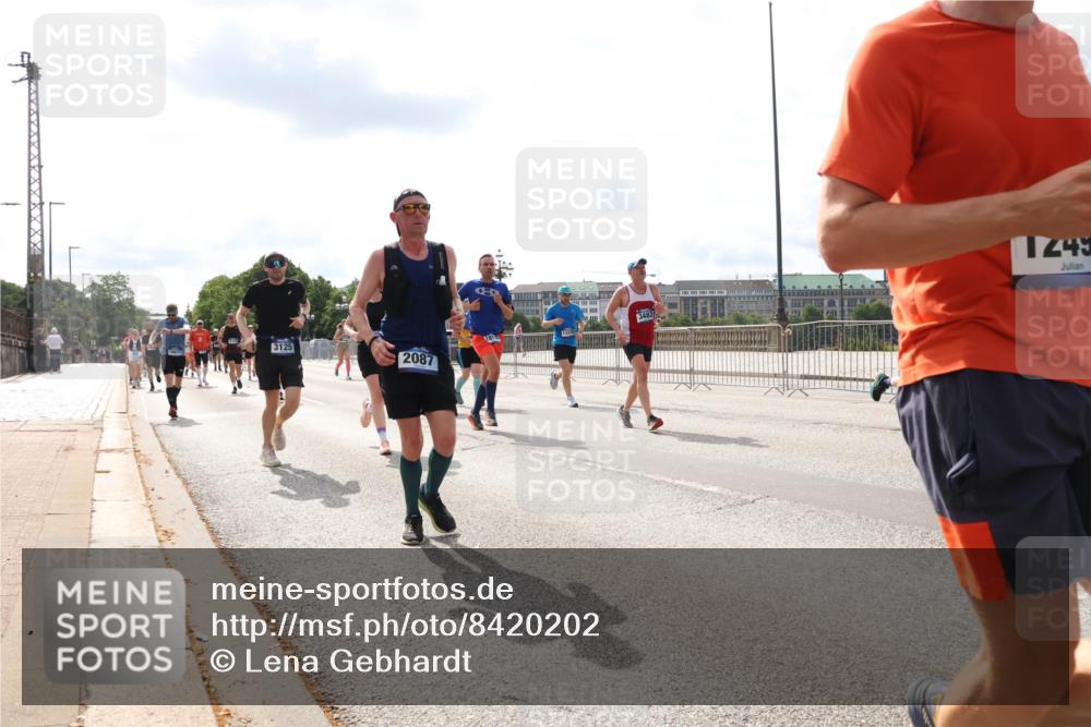 29.06.2025 - hella hamburg halbmarathon Lena Gebhardt http://msf.ph/oto/8420202 29.06.2025 10:18:19 Lombardsbrücke 3125, 18677, 2087, 3482, 1249, 1159, 1160, 1234, 1268, 1325, 1554, 1622, 1641, 1820, 1982, 2087, 2147, 2335, 2634, 2703, 2931, 3125, 3202, 3321, 3482, 3977, 4123, 4383, 4710, 4738, 4804, 5004, 5909, 6270, 6332, 6533, 7094, 7160, 7454, 7641, 7649, 7838, 7882, 7883, 8067, 8128, 8248, 8341, 8607, 8799, 9222, 9505, 9539, 9586, 9658, 9717, 9734, 9748, 9834, 9844, 9964, 10172, 10332, 10509, 10659, 10687, 10908, 12498, 12541, 12548, 12552, 12703, 13341 meine-sportfotos.de