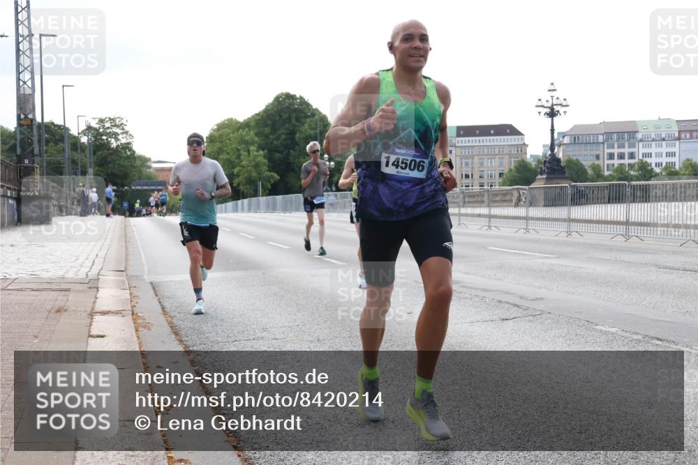 29.06.2025 - hella hamburg halbmarathon Lena Gebhardt http://msf.ph/oto/8420214 29.06.2025 09:41:58 Lombardsbrücke 14506, 1241, 2459, 2604, 2892, 4128, 4571, 6559, 7142, 7862, 10485, 10780, 11194, 11965, 12067, 12641, 13440, 13751, 13780, 14019, 14107, 14506, 16169, 16361, 16484, 17003, 17752, 18124, 18897 meine-sportfotos.de